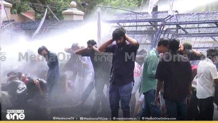 രാജ്ഭവനിലേക്ക് SFI പ്രതിഷേധ മാർച്ച്.. മാർച്ചിൽ സംഘർഷം