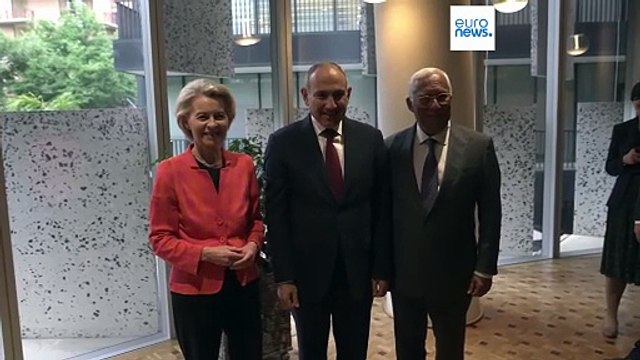 Négy évtizedes ellenségeskedést készül lezárni az azeri elnök és az örmény kormányfő Abu-Dzabiban