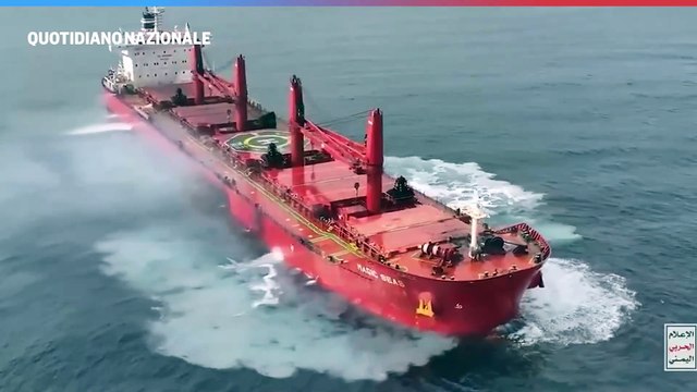 Attacco Houthi a nave greca nel Mar Rosso: il video dell'affondamento