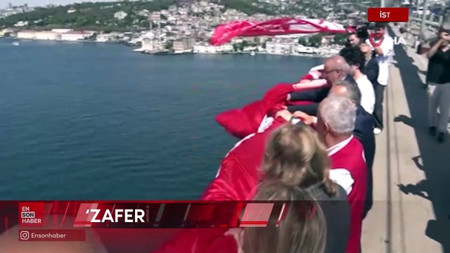 15 Temmuz Şehitler Köprüsü’ne dev Türk bayrağı asıldı