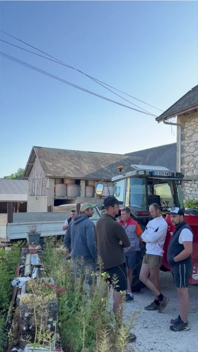 Dermatose en Savoie : des éleveurs bloquent l'abattage préventif de 121 vaches ordonné par l'État