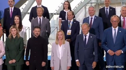 Al via la conferenza di Roma sull'Ucraina, la foto di gruppo dei leader