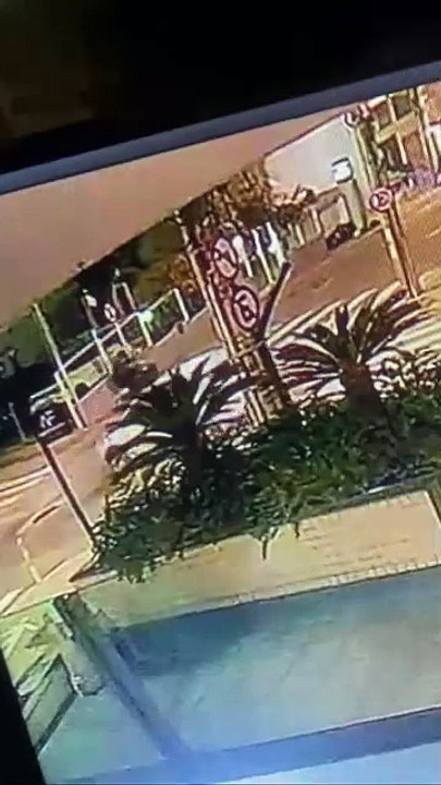 Vídeo mostra momento em que casal é atingido por tiros ao sair de shopping de Florianópolis