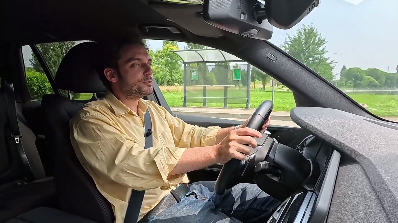 Prova su strada BMW iX5 Hydrogen (1)