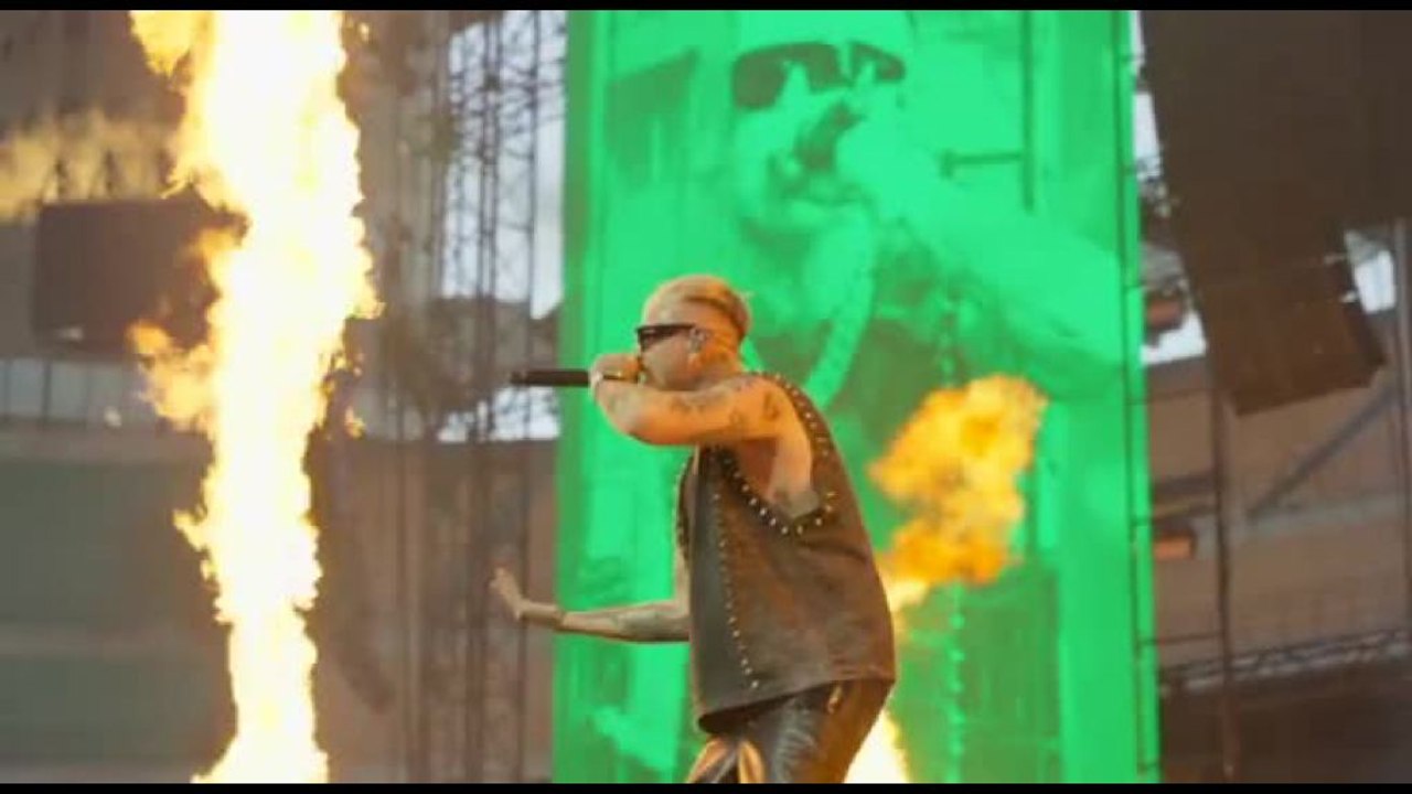 Lazza a San Siro, tra rap, famiglia, tanti amici e il Milan