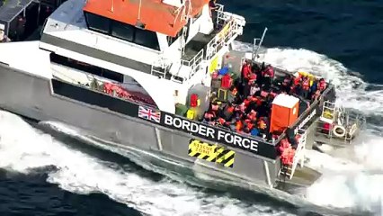 Small Boat Crosses Channel During Macron-Starmer Summit 🚤