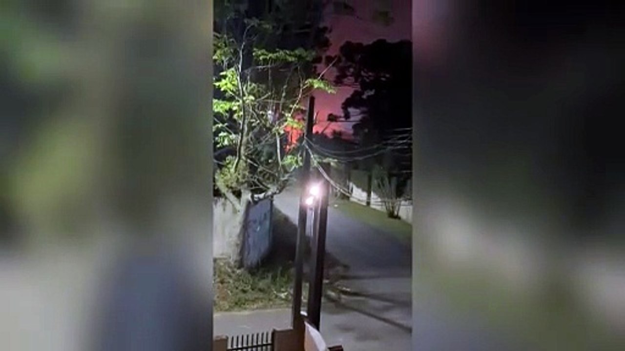 Fogão a lenha provoca incêndio e destrói sobrado em Santa Felicidade
