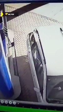 Elle a faillit mettre le feu à sa voiture