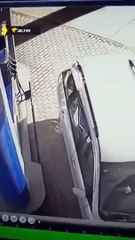 Elle a faillit mettre le feu à sa voiture