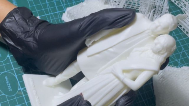 3D-printed couple statue carefully refined in post-printing stage for polished final look