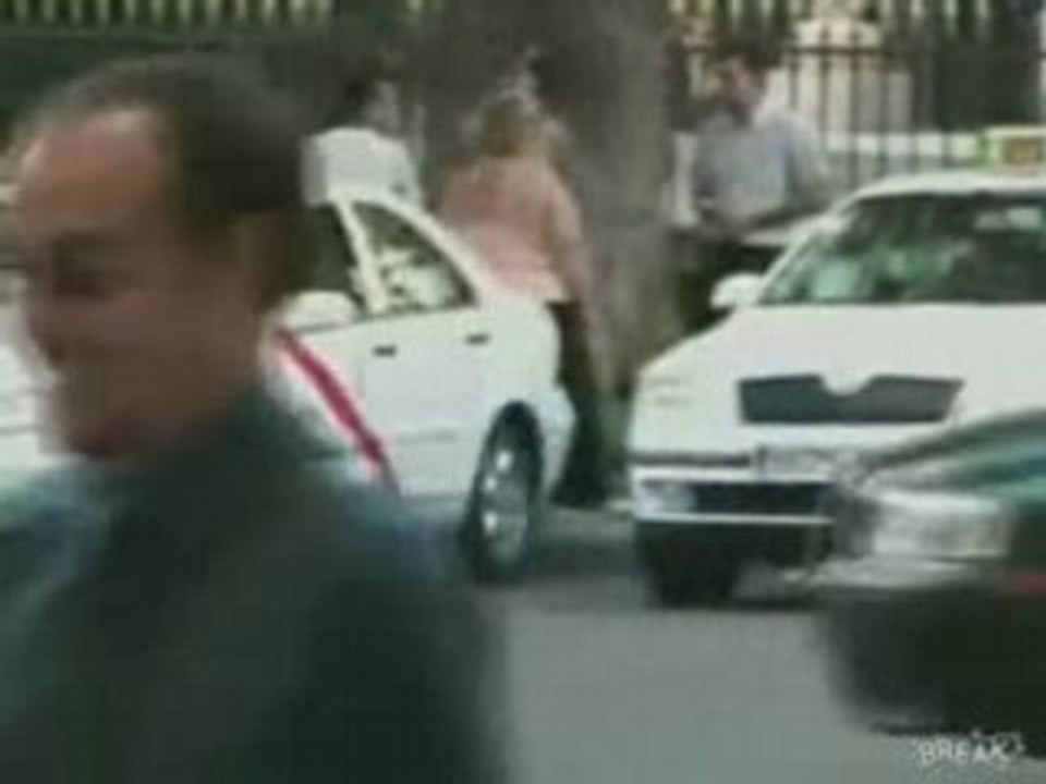 Dude Scares People On The Street