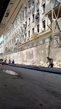 في عز الحر .. عمال الصيانة في سنترال رمسيس يواصلون أعمال الحفر لإصلاح خطوط الإنترنت لليوم الرابع