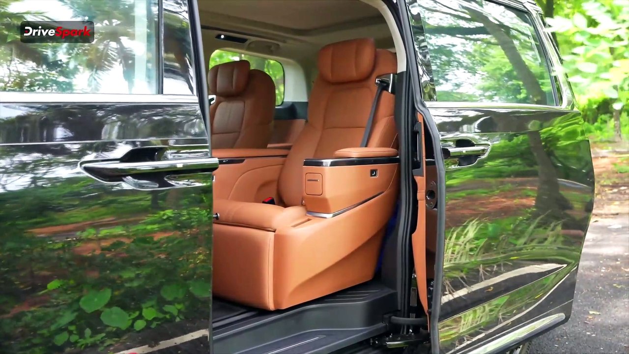 MG M9 Presidential Limousine Review Drivespark | Ultimate Luxury Tested in India