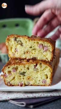 Bizcocho salado de jamón cocido, aceitunas y tomates secos con skyr