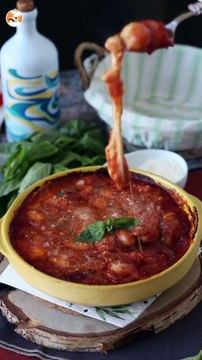 Gratinado de ñoquis con tomate y mozzarella - gnocchi o ñoquis alla sorrentina