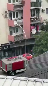 Përfshihet nga flakët një banesë në Prishtinë