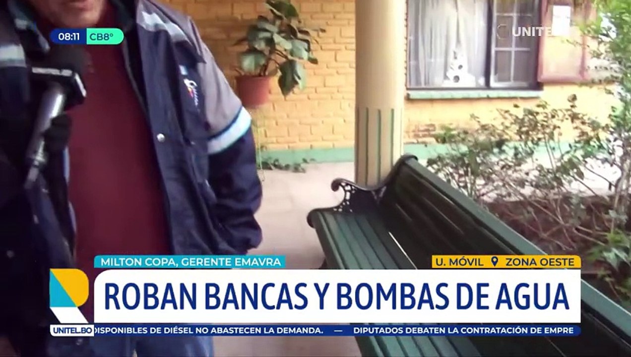 Denuncian el robo de doce bancas coloniales de áreas verdes de Cochabamba, sacan el fierro y dejan las maderas