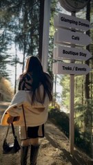 I see birds suffering between the feet. I see the serpent love on daily motion.