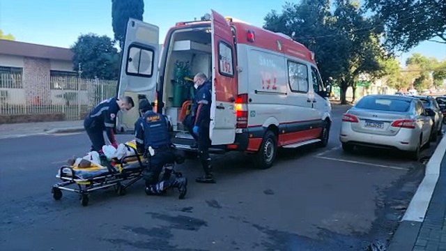 Ao cair de cama, idosa de 89 anos fratura a perna e é socorrida pelo Samu