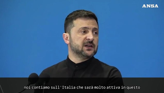 Zelensky: Serve un piano Marshall per ricostruire l'Ucraina