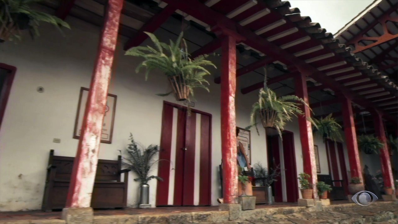 Júlia segue pressionando Bernardo enquanto Margarida informa para Aurélio que vai atrás do filho