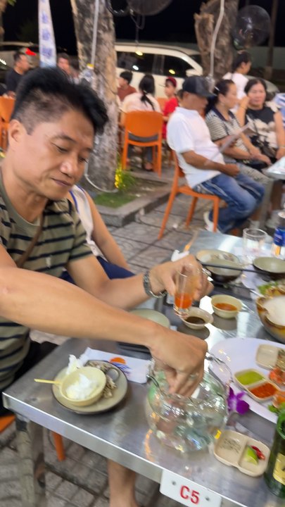 Qui manges des poulpes vivants ? #shorts #atelierdupixel #humour #blague #drole #viral