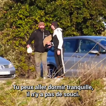 À 70 ans il fouille les poubelles pour se nourrir 😰