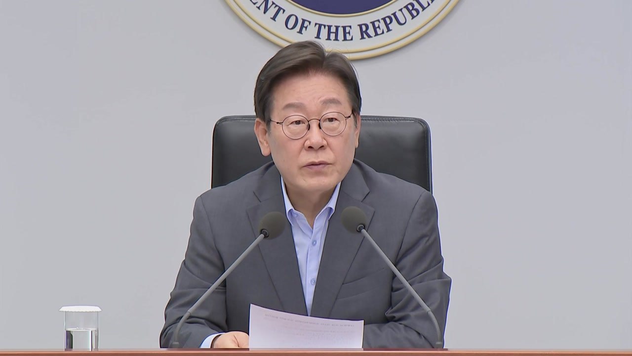 이 대통령 "유례없는 폭염...건강·재산 보호에 행정력 총동원" / YTN