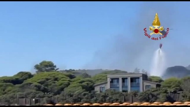 Incendio in un campeggio a Castiglione della Pescaia, 600 evacuati