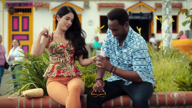 Vick fica sentida ao notar que Lemarcus ainda gosta de Marcela, e Martin continua manipulando Paula para que invista dinheiro em negócios ilegais