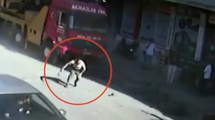 Bahçelievler'de kamyon lastiği tamir sırasında patladı