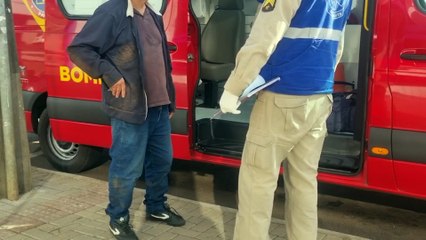 Vítima de atropelamento é socorrida na Avenida Carlos Gomes