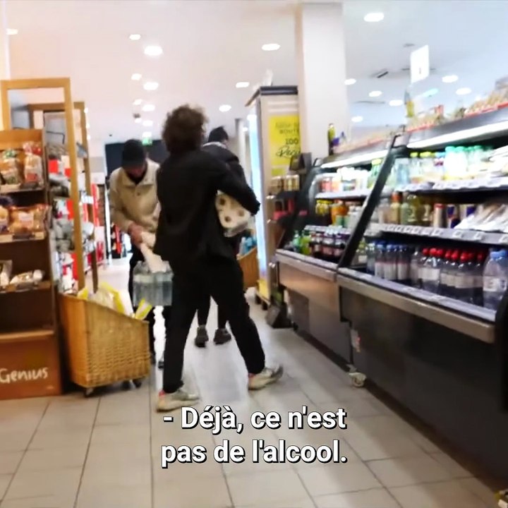 Faire tomber 50 euros devant des SDF 😳