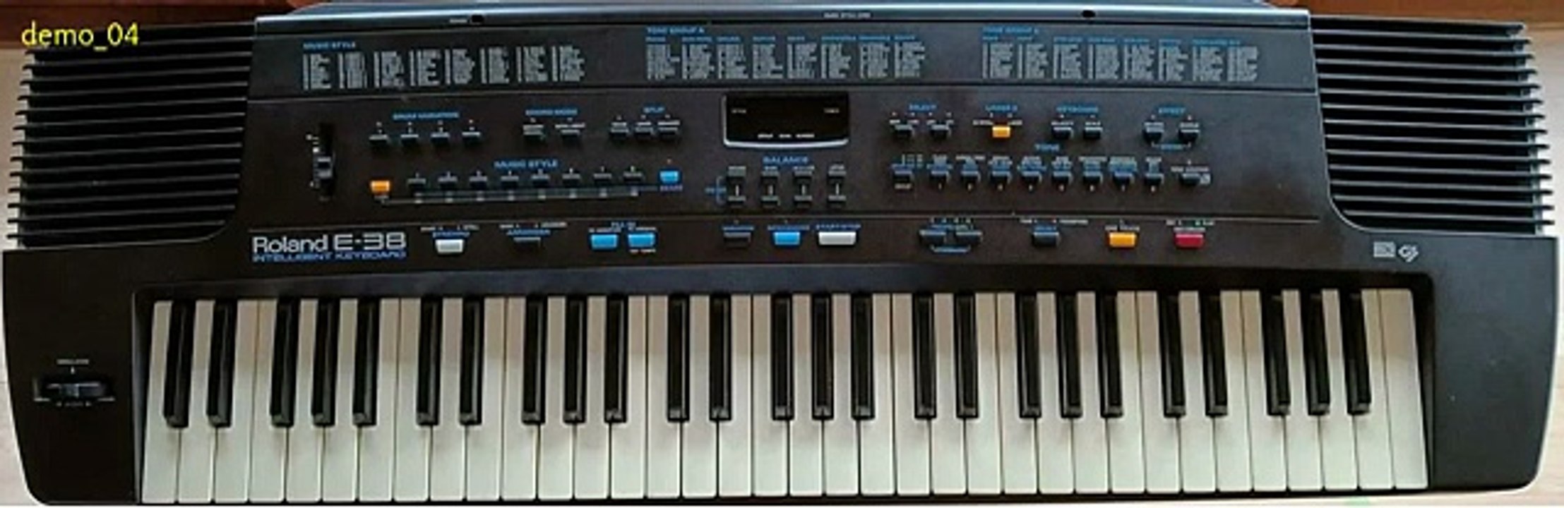 Keyboard ROLAND E-38 (1995)