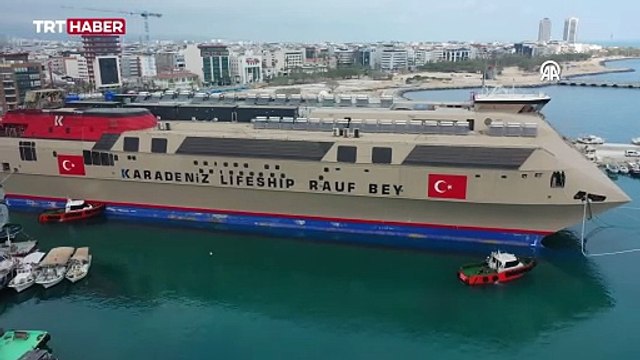 Depremzede öğrencilere okul olan gemi olası afetler için hazır bekletilecek