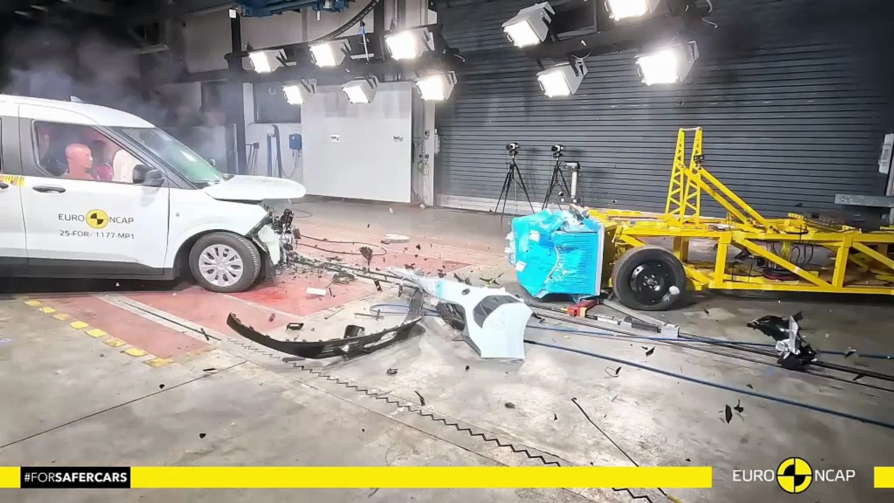 Le ludospace Ford Tourneo Courier obtient quatre étoiles sur cinq possibles aux crash-tests Euro NCAP 2025
