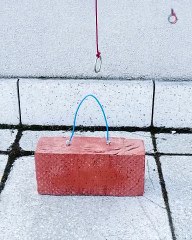 Brick lifting made fun and easy 🎈🧱💡