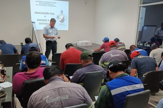 La policía es un reflejo de la sociedad y de la política : Especialistas en seguridad