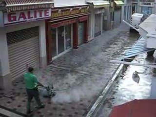 Nettoyage de Pavés à Bandol, quand tout le monde dort