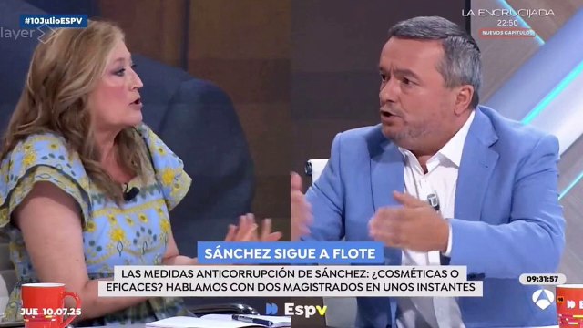 Chema Crespo, desquiciado como nunca cuando Elisa Beni le pregunta si también aplaudiría como una foca a Pedro Sánchez