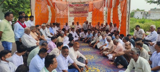 मुनीम से लूट के विरोध में खैरथल कृषि मंडी अनिश्चितकाल के लिए बंद