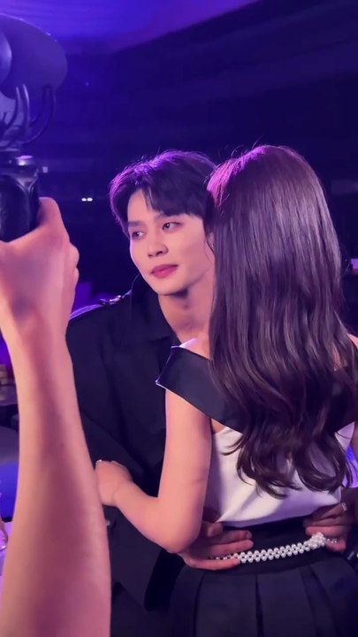 OMG! They are doing it REAL in the BTS footage. What about the real actual scene in the drama! 😋