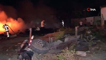 Eyüpsultan’daki yangın geceyi böyle aydınlattı