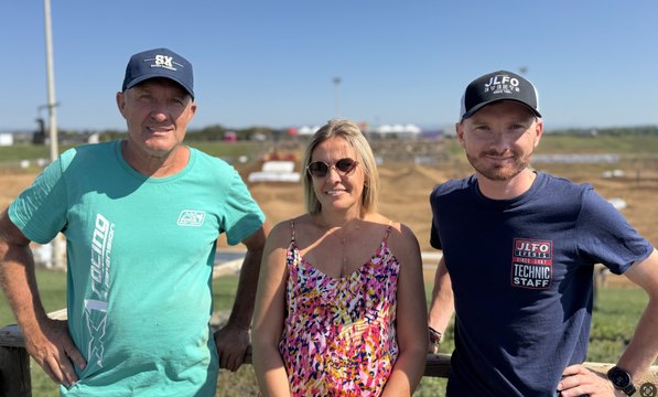 Fanny Lopez, Marc Yvonne et Matthieu Dumain présentent le Super cross de Saint-Thibery 2025