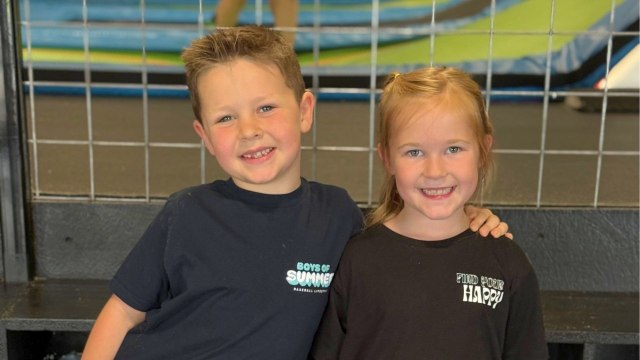 Emotional Reunion for Girl Who Cried Every Week After Friend Moved Away | Happily TV