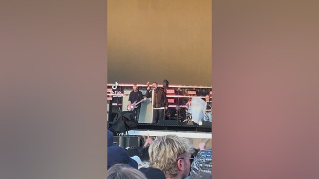 Noel Gallagher stands up for Guardiola after shocking boos at Oasis concert in Manchester