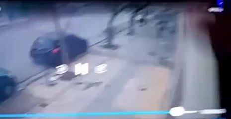 Brutal pelea entre limpiavidrios termina con un herido de gravedad y un aprehendido