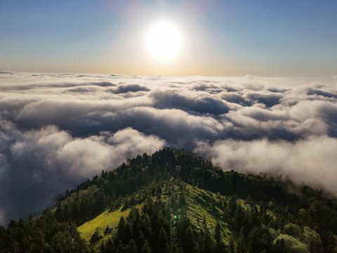 Kaçkar Dağları'nda nefes kesen sis denizi: Doğanın görsel şöleni havadan görüntülendi