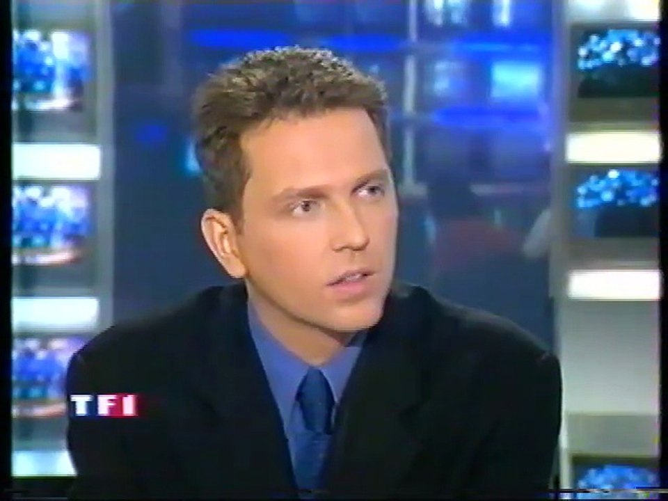 Johnny Hallyday – JT de 20h (TF1) – 23 décembre 2001 : Annonce du Parc des Princes 2003 et départ pour le Dakar