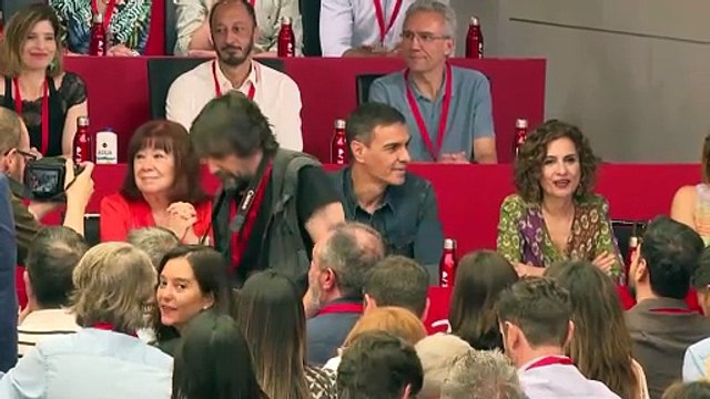 CIS mantiene al PSOE como primera fuerza, aunque solo medio punto por encima de PP